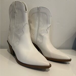 Universal Thread Ivory Heeled Boots